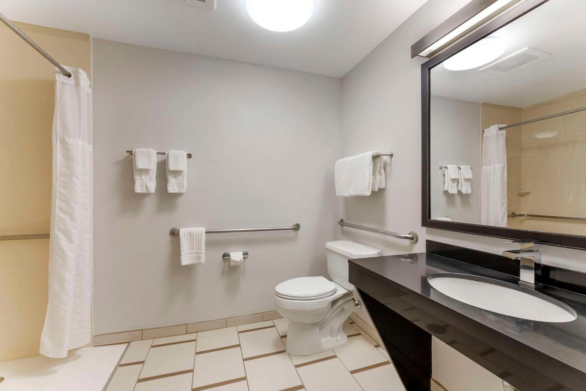 Comfort Inn & Suites Akron South Eksteriør billede